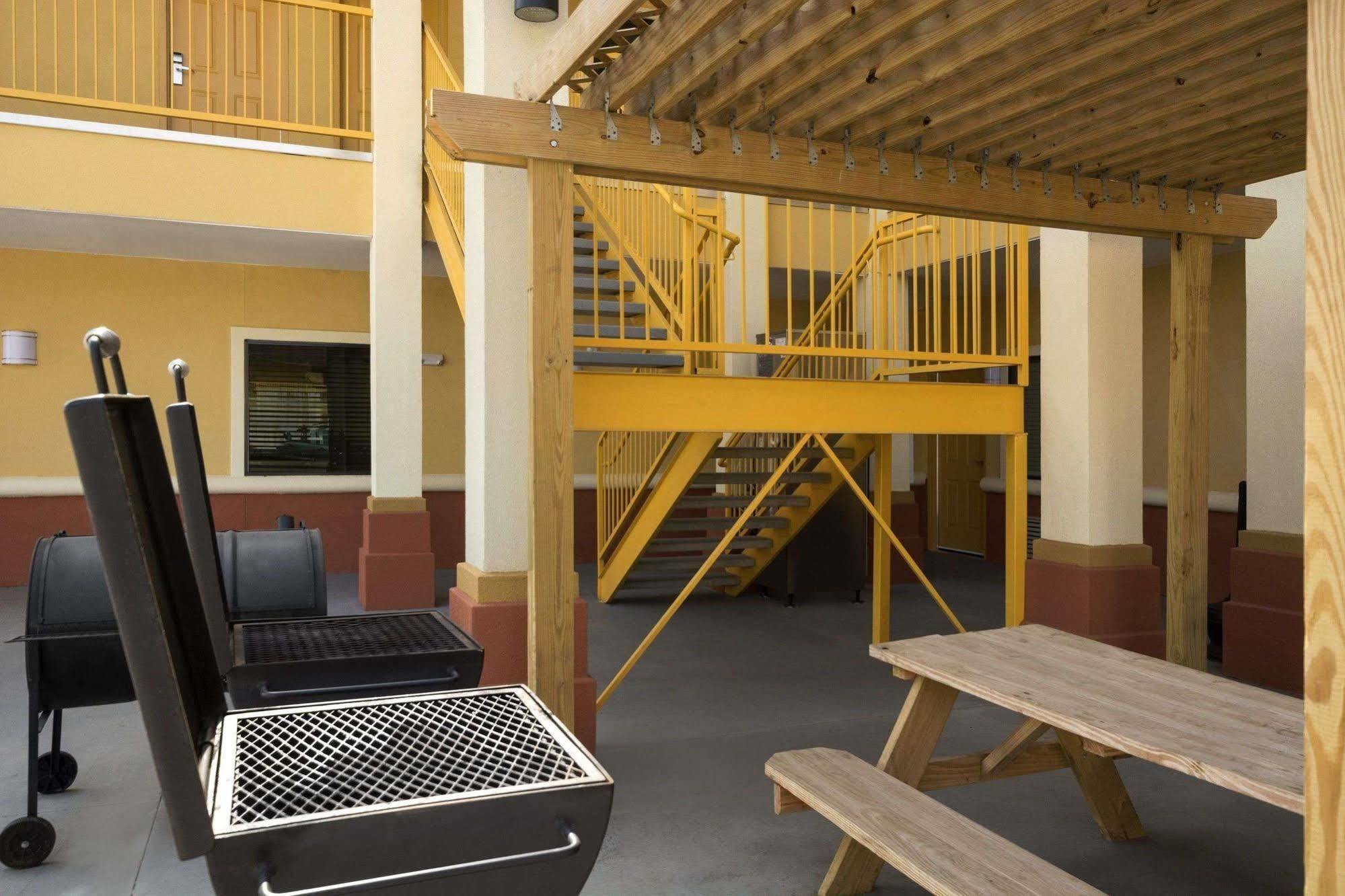 Days Inn Pearsall Eksteriør bilde